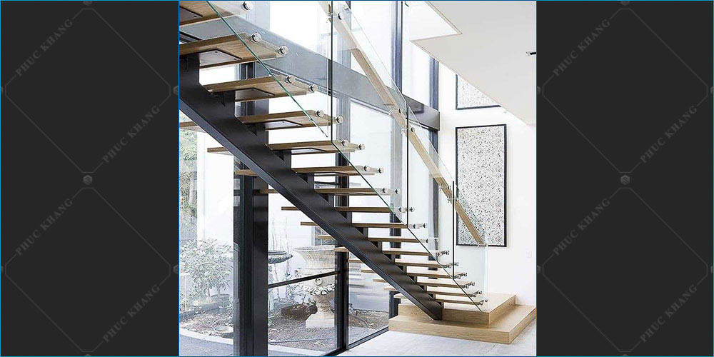 thang gỗ kính cường lực