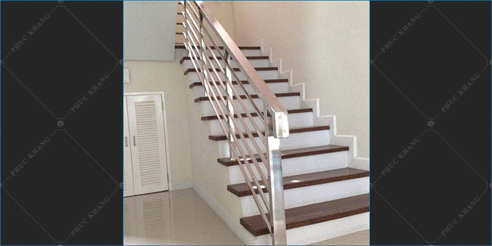 cầu thang bằng inox hộp