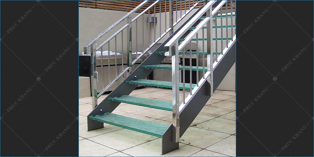 cầu thang bằng inox hộp