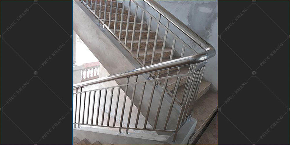 cầu thang bằng inox hộp