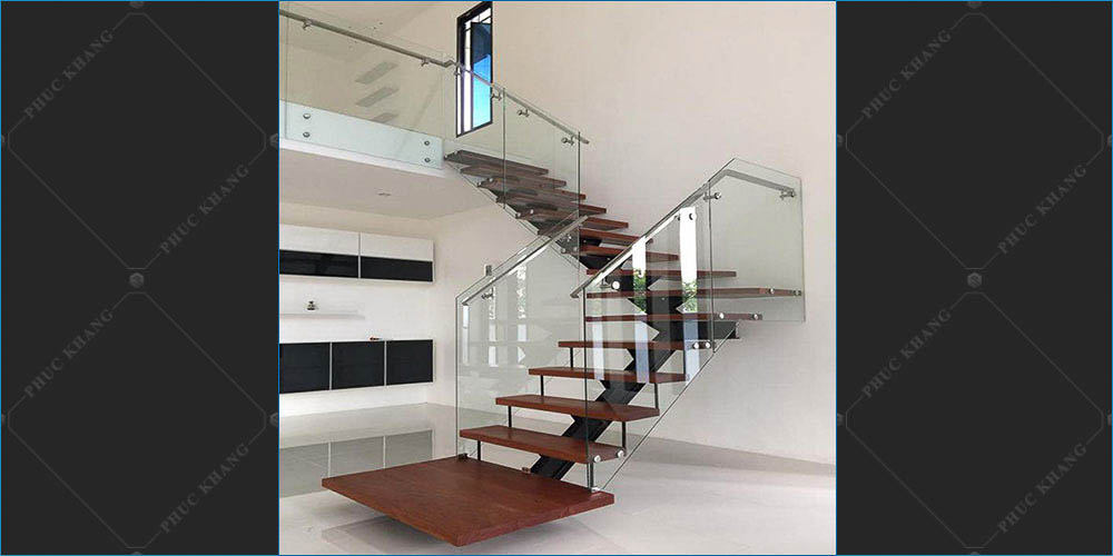 cầu thang bằng inox kính
