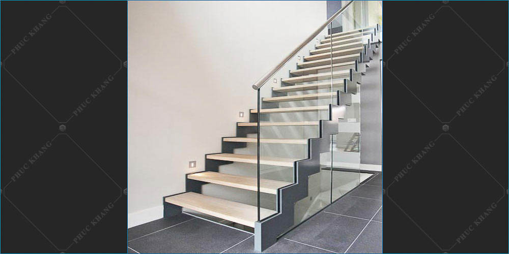 cầu thang bằng inox kính