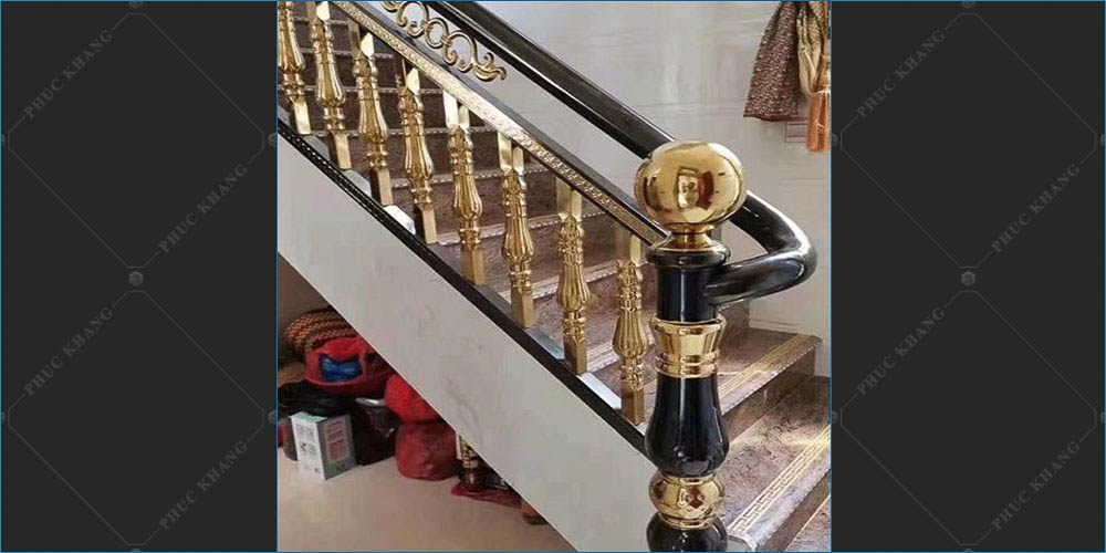cầu thang bằng inox mạ vàng