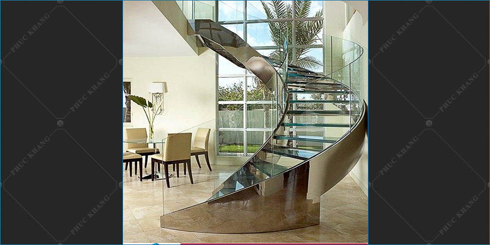 cầu thang bằng inox xoắn ốc kính cường lực