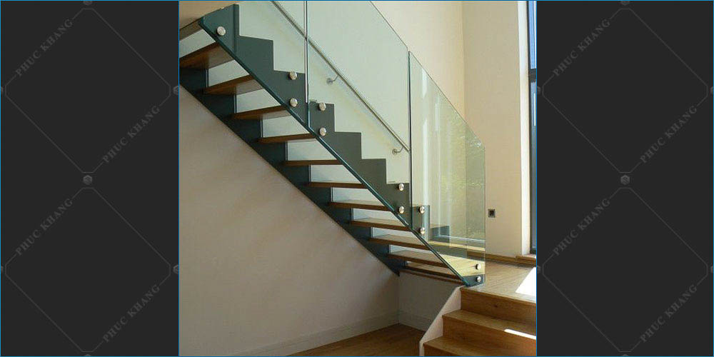 thang sắt xương cá kép lan can kính