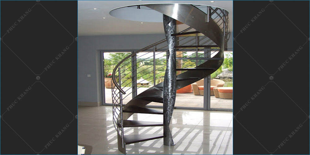 cầu thang inox xoắn ốc có trụ giữa