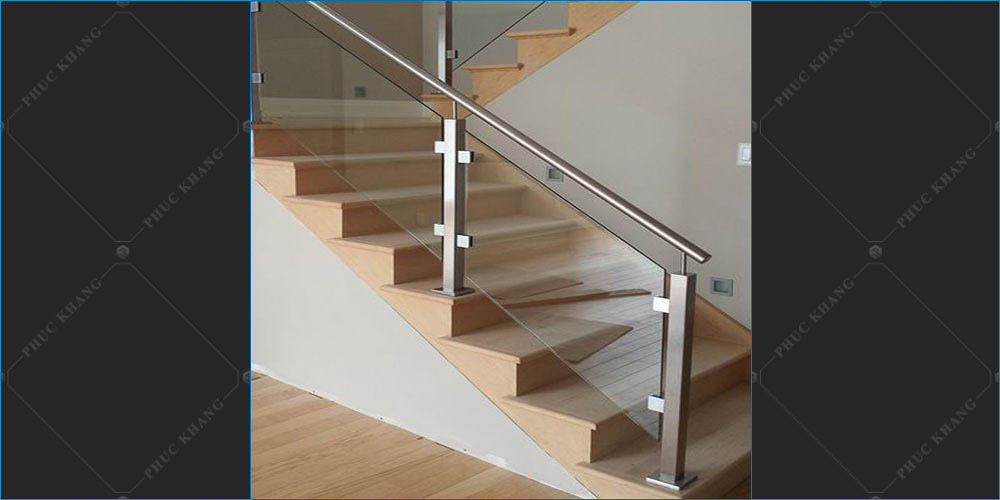 tay vịn inox cầu thang kính cường lực