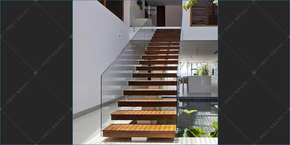 tay vịn kính cầu thang gỗ