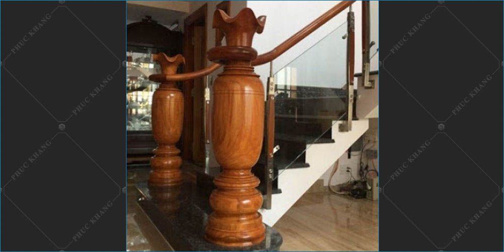 cầu thang trụ gỗ kính