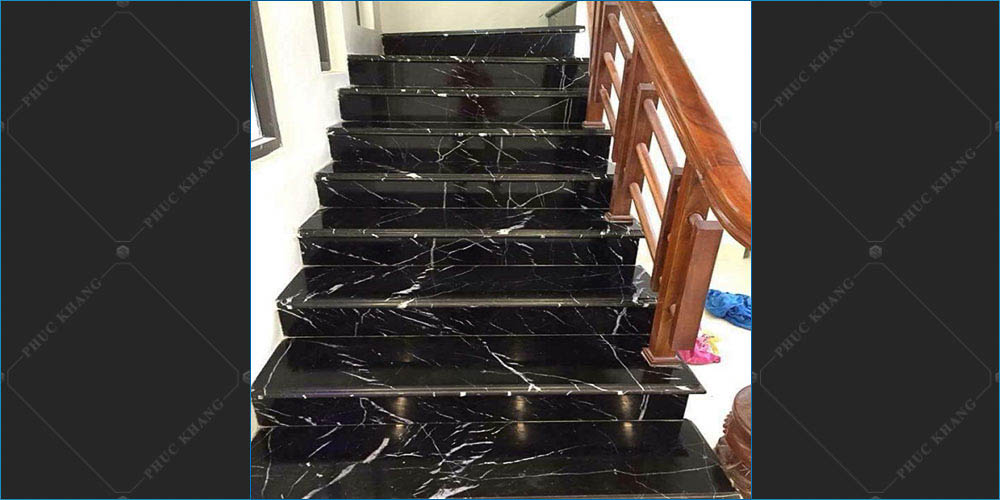 đá granite đen ốp cầu thang