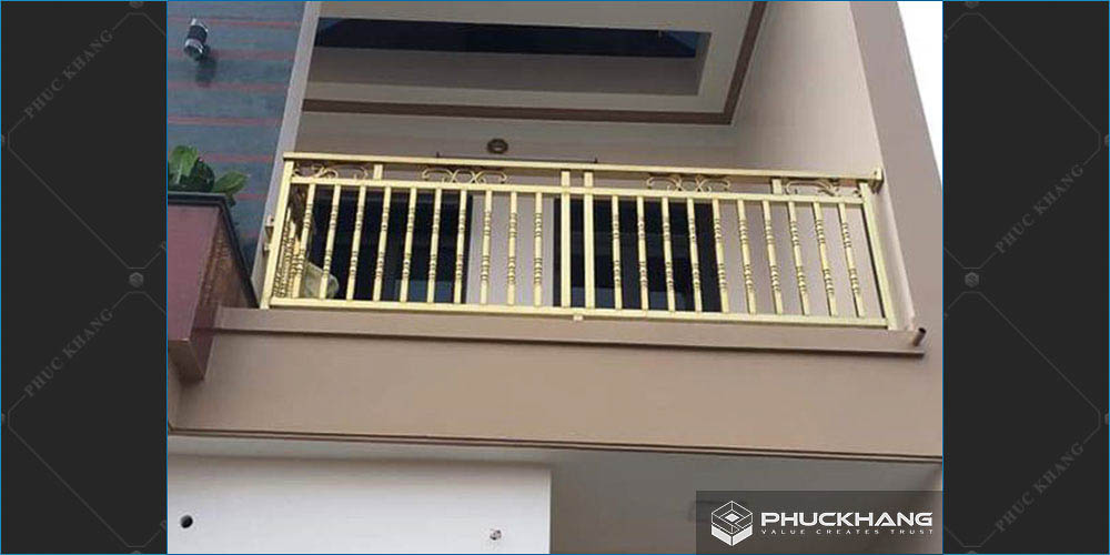 lan can ban công inox vàng gold ngoài trời