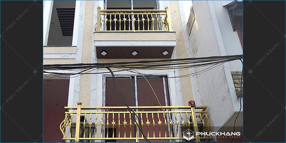 lan can ban công inox vàng gold ngoài trời