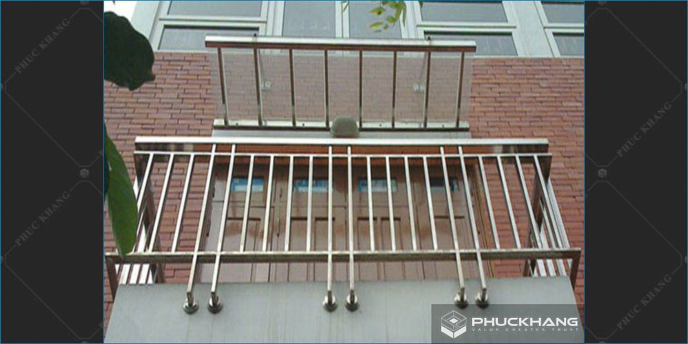 lan can ban công inox hộp 304