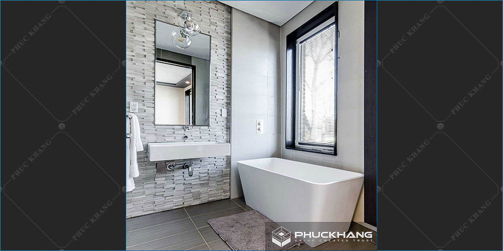 gạch ốp nhà vệ sinh nhà tắm tone trắng