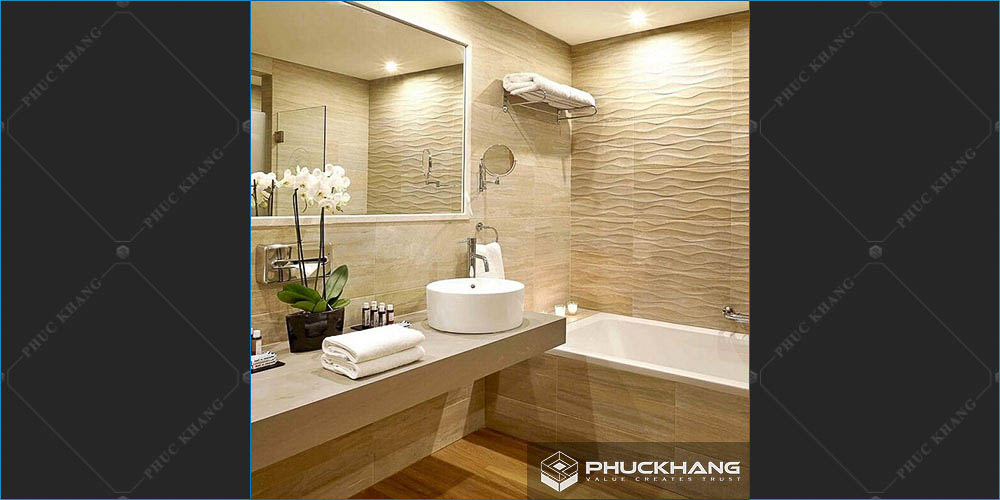 Gạch ốp nhà vệ sinh nhà tắm tone vàng