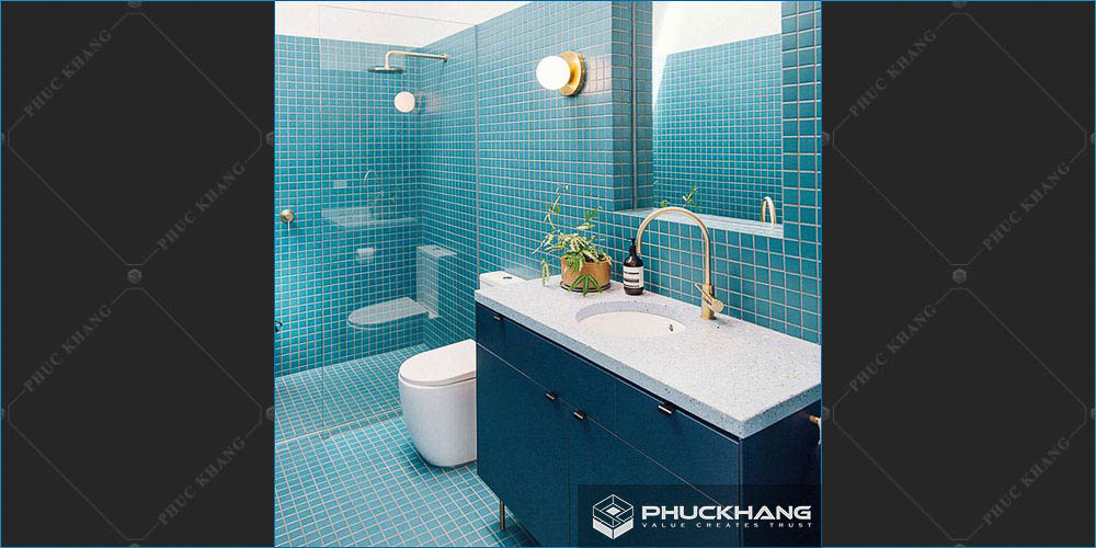 gạch ốp nhà tắm tone xanh