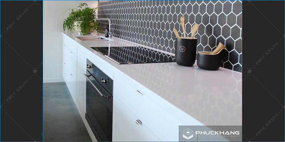 gạch lục giác ốp tường bếp