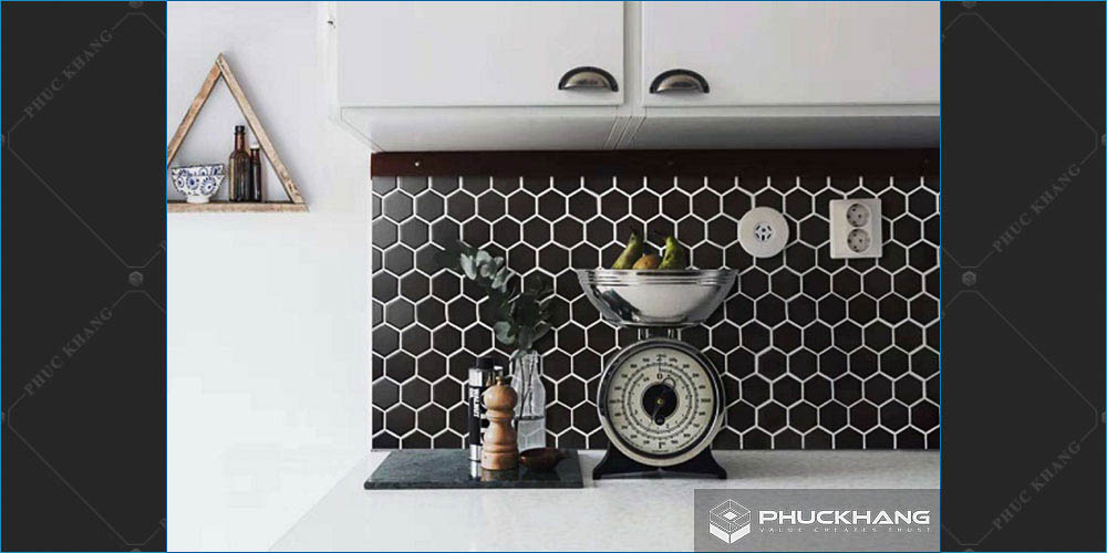 gạch lục giác ốp tường bếp