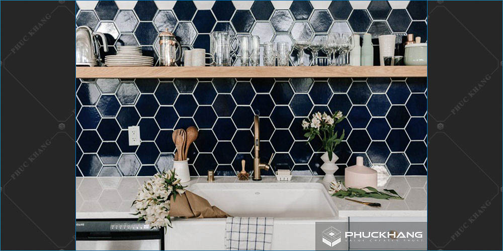 gạch lục giác ốp tường bếp