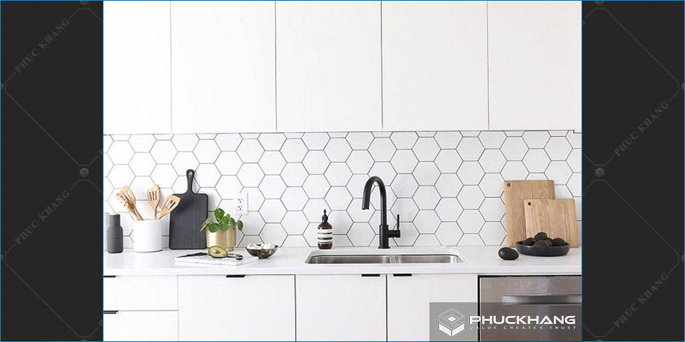 gạch lục giác ốp tường bếp