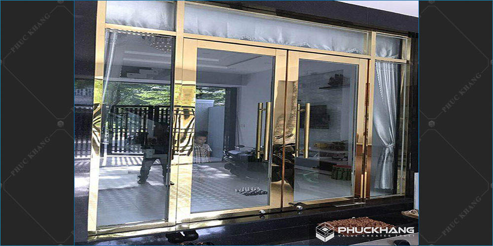 mẫu cửa mạ vàng inox