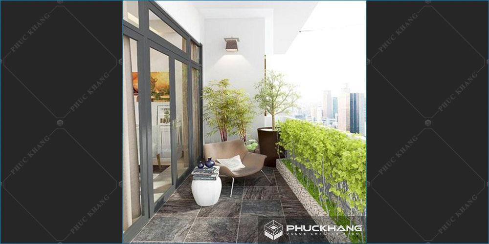 tiểu cảnh ban công với ghế thư giãn